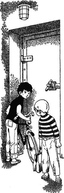 мальчики и велосипед