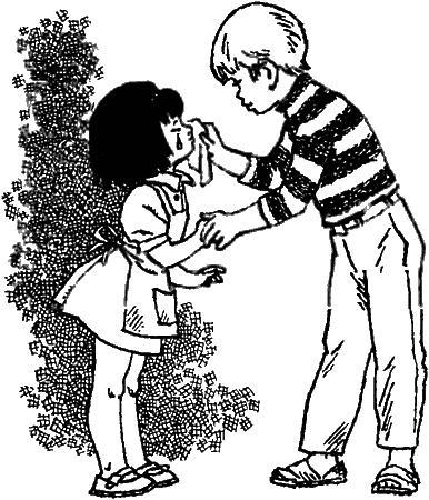 Адам успокаивает плачущую девочку Отку