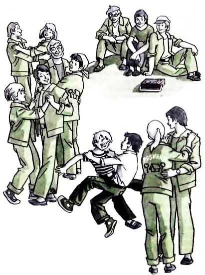 мальчишки танцуют друг с другом