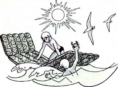 мальчишки на матрасе поймали краба