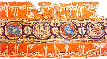 Мавры На этой ткани времен Хакама II характерный для мусульман Магриба геометрический орнамент и стилизованный текст из Корана сочетаются с изображениями животных, что допускалось лишь в христианском искусстве.