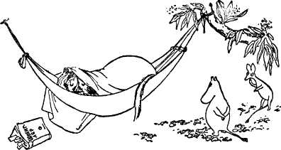 Муми-тролль и Снифф увидели как Ондатр спит в гамаке