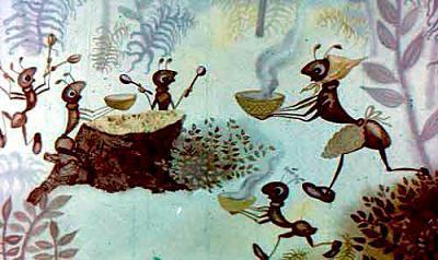 муравьиха несет обед муравьям