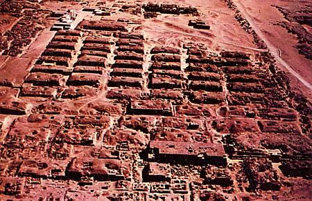 Мастабы с западной стороны пирамиды Хеопса