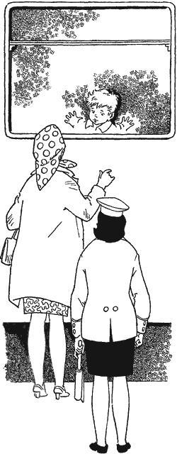 Мальчик Гонзик едет в деревню на поезде