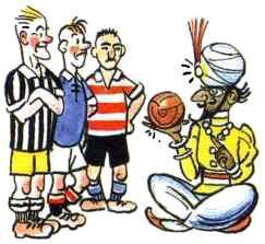 индус и спортсмены мяч