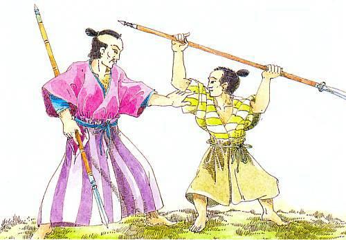 Обучение искусству сражения копьем. В то время как учитель держит отвесно копье (яри), ученик направляет на него алебарду (нагинату).