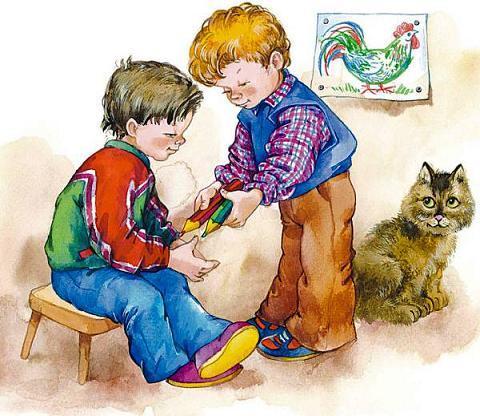 дети разбирают карандаши