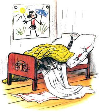 котенок спит в кровати